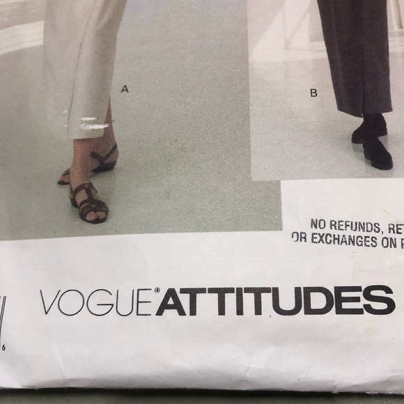 Vogue Attitudes Pattern 1157 - Classic Design by Aldi- elegent but easy dress - Picture 3 of 11